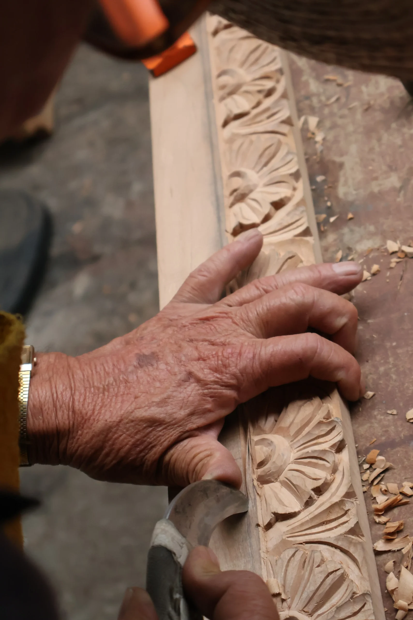 Sculpting rustic wood designs